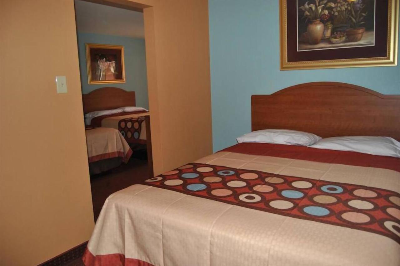 Econo Lodge Inn & Suites Laredo Exterior foto